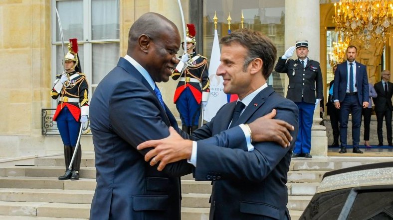 Renforcement des liens franco-gabonais : le général Oligui Nguema reçu au palais de l’Elysée