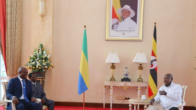 Visite de travail et d’amitié du président de la transition du Gabon à Kampala