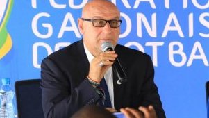 La FIFA ordonne au Gabon de payer de grosses indemnités à l’ancien coach des Panthères Patrice Neveu