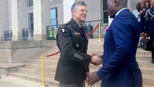 Etats-unis : Le général Brice Clotaire Oligui Nguema en visite au Pentagone