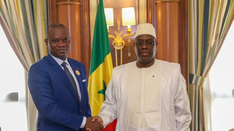 Brice Clotaire Oligui Nguema s’entretient avec le président sénégalais Macky Sall